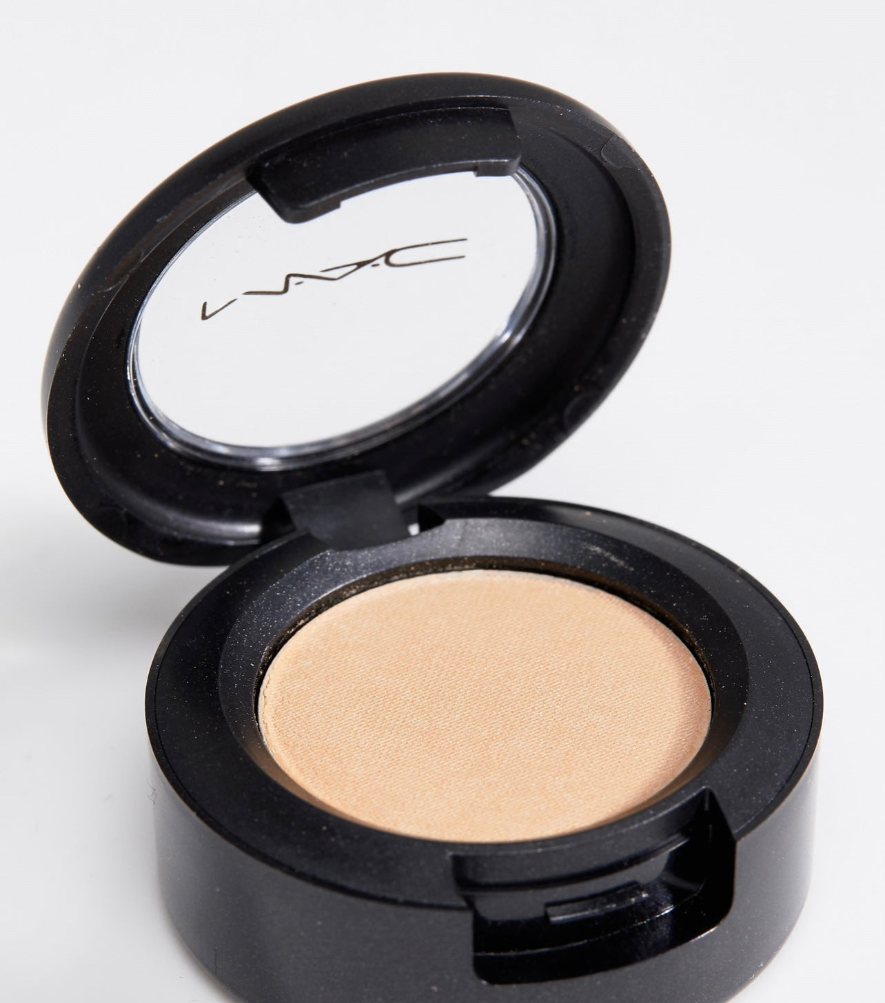 MAC Eye Shadow, Shade Rice Paper - Highly Pigmented Powder Shadow